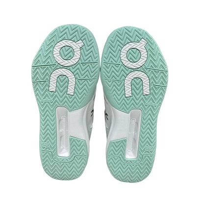 On THE ROGER Clubhouse Pro  Women's Lima White